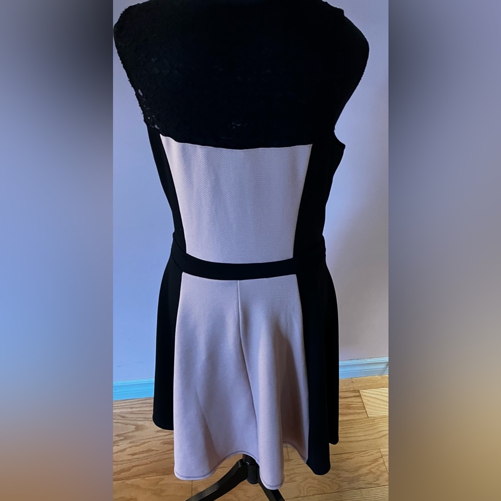EUC Figure Flattering Black & Peach A-line Dress 14 - Picture 6 of 8